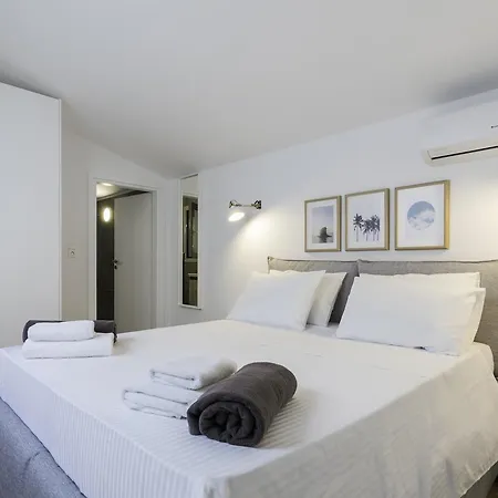 וילה Serene With Swimming Pool In לינדוס